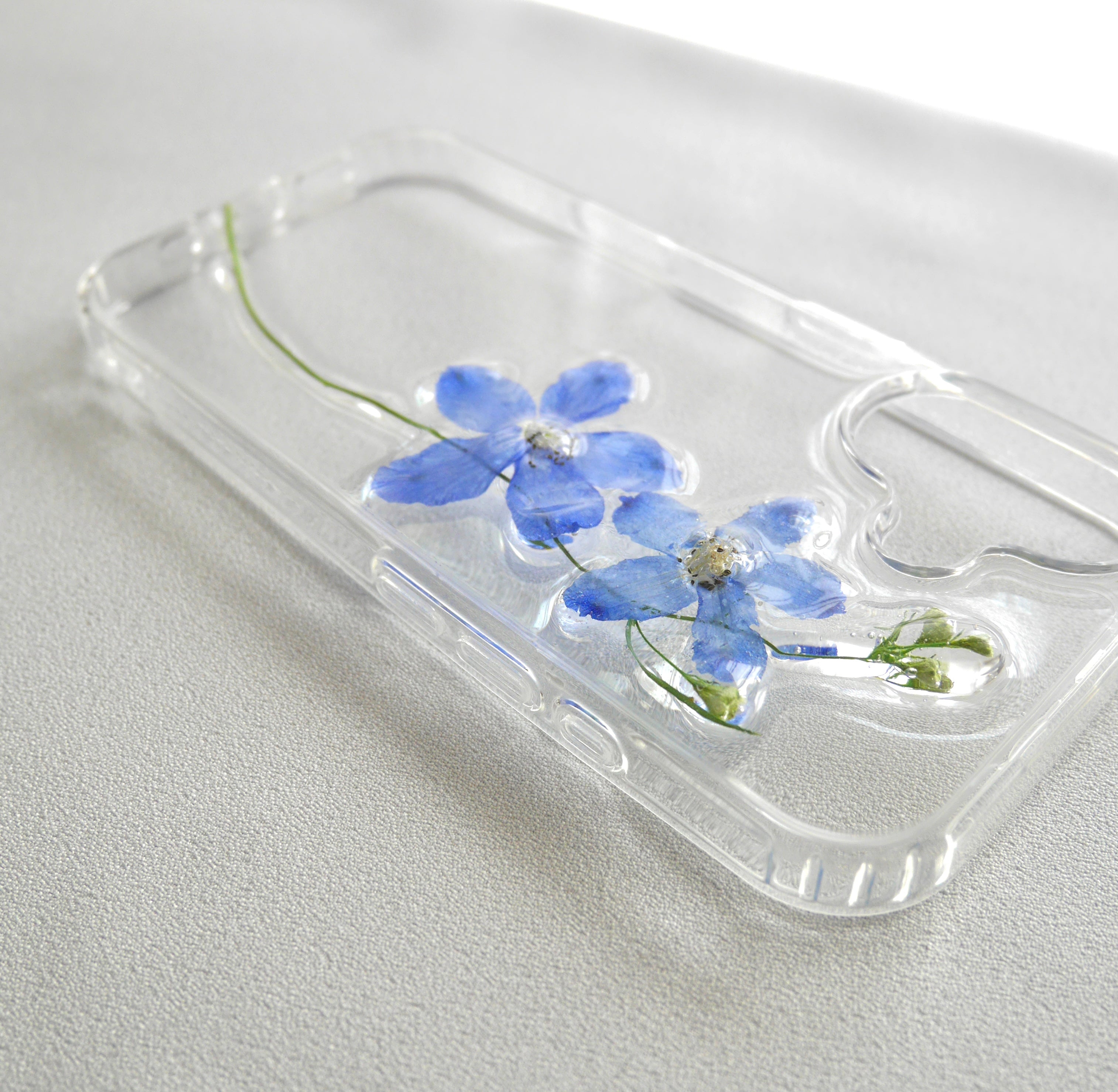 星降る夜なデルフィニウム｜本物の花の立体スマホケース｜ikkasoel