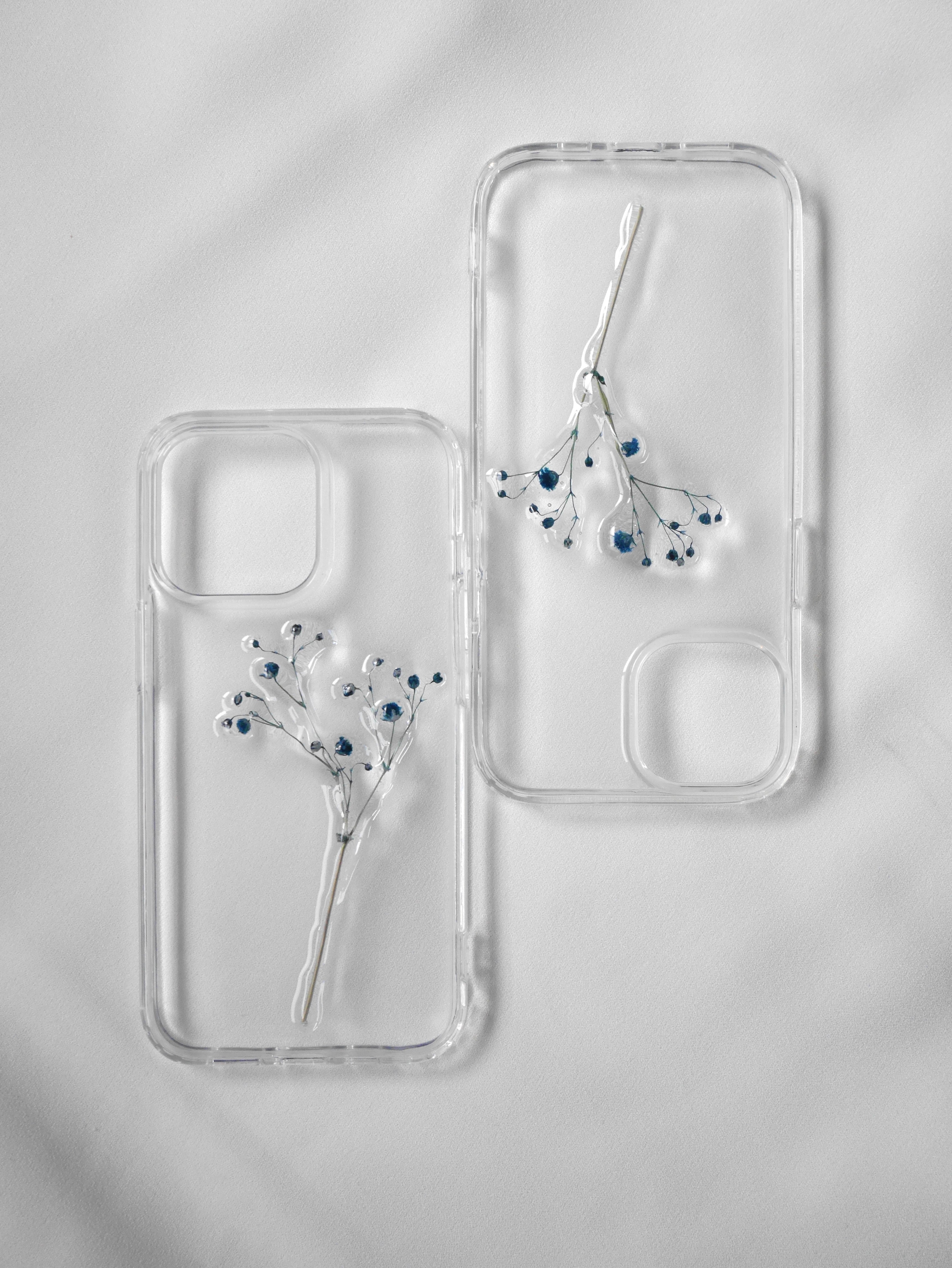 瑠璃色かすみ草｜本物の花の立体スマホケース｜ikkasoel